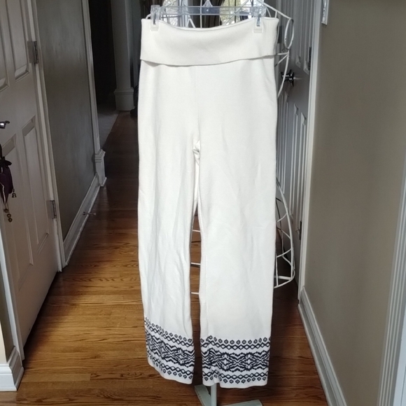 Aerie Cream Pants with Black Pattern - Picture 2 of 15